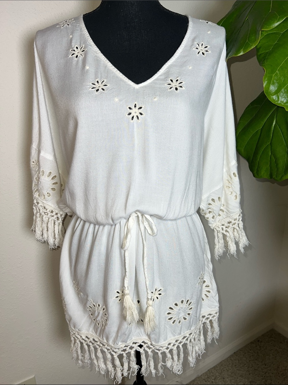 Blue Island Women’s White Ivory V-Neck Pullover Beach Coverup Macramé Fringe